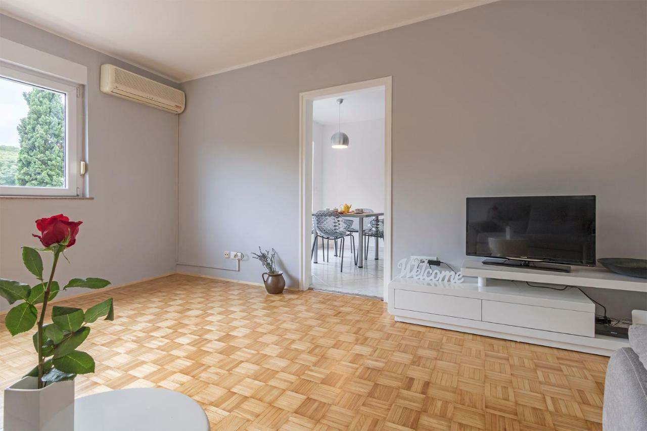 Colosseum Apartment Pula Exterior photo